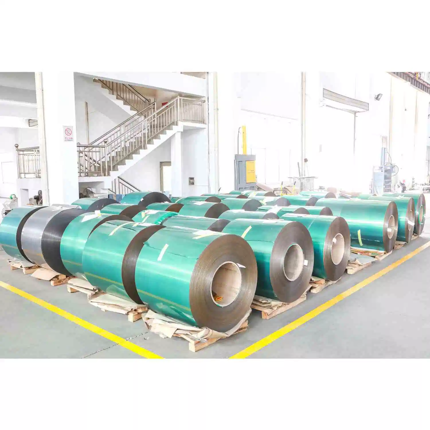 Spot Supply of CGCC Galvanized Sheet, Color Steel Coil, Color Coated Plate, Navy Color Picture Roll, Gray Color Coated Roll