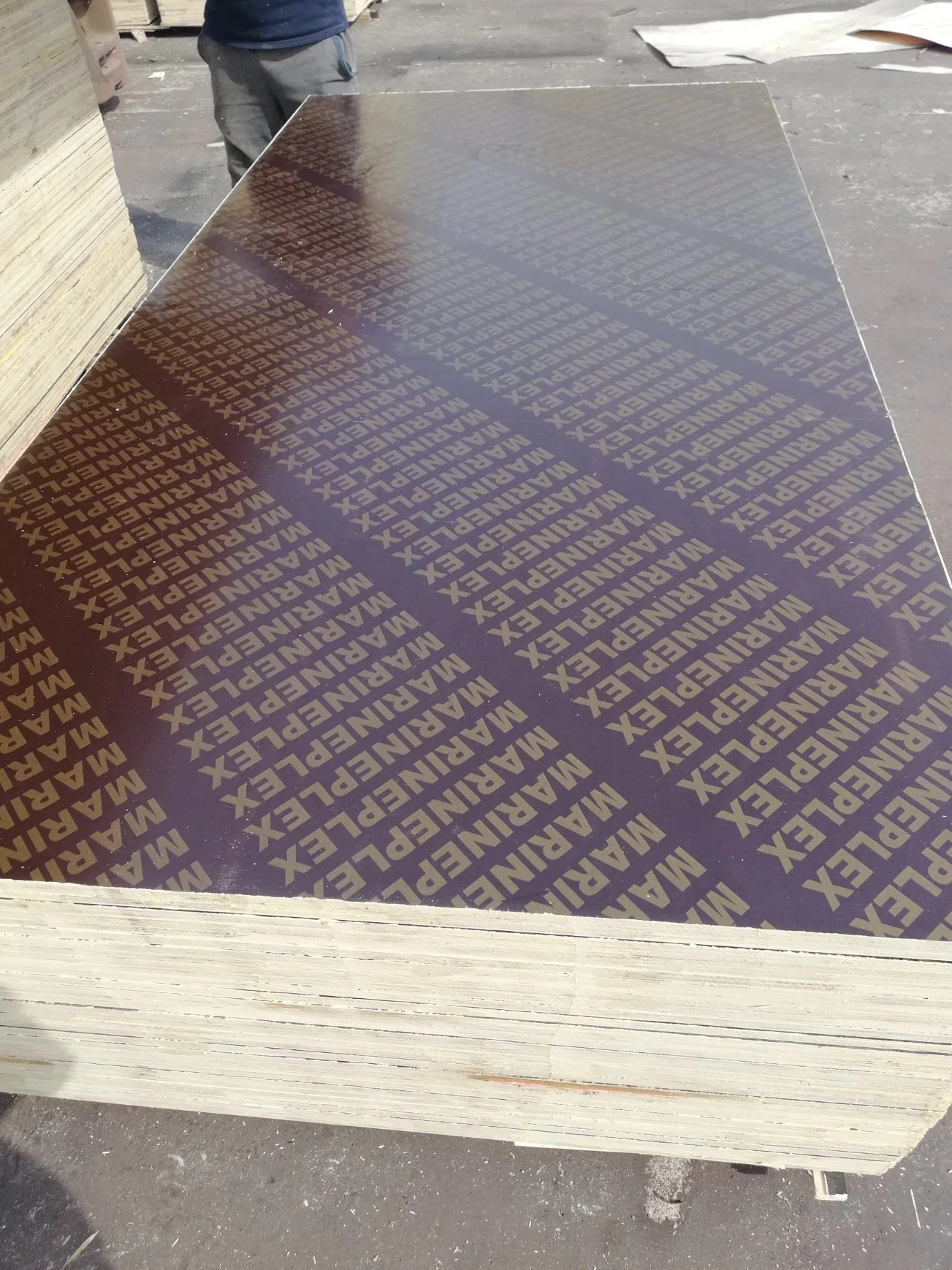 Factory-Brown and Black Film Faced Plywood WBP Glue in 15mm 18mm