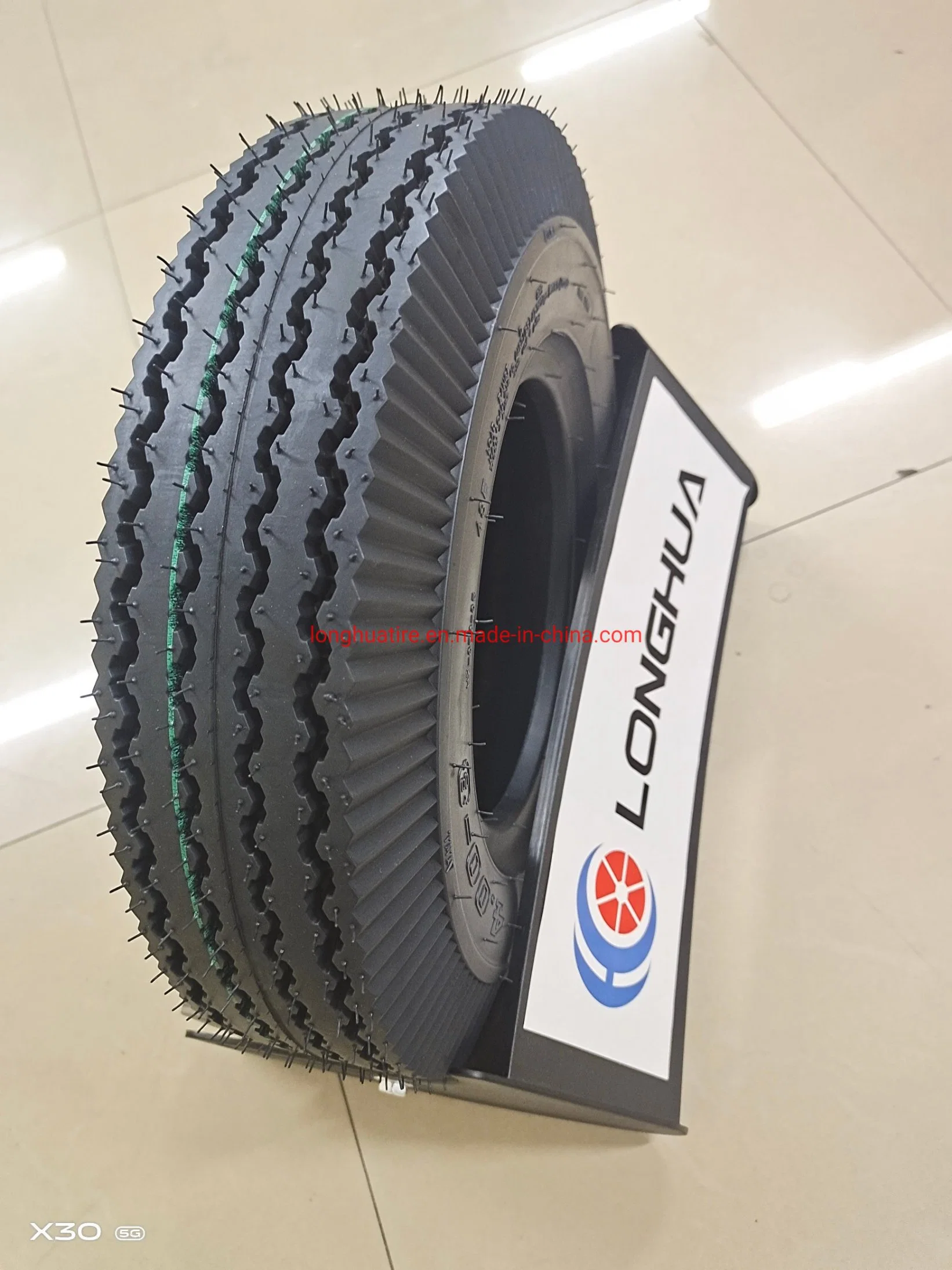 Qingdao Factory Fornecer melhor qualidade dos pneus de motocicleta (3.00-18 3.25-18 100/90-18)