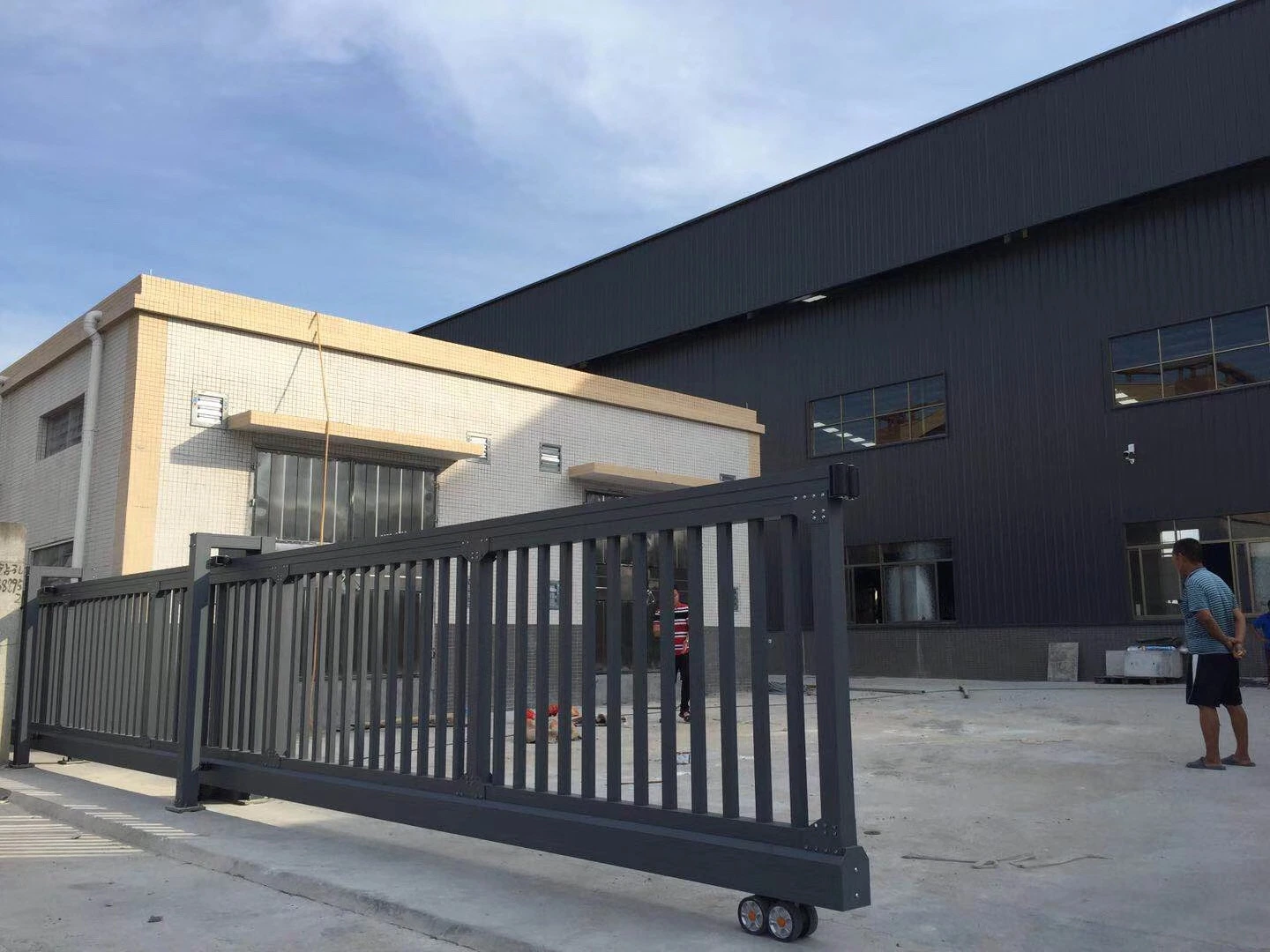 Smart Industrial Vertical Blade Automatic Sliding Gate Opener Warehouse