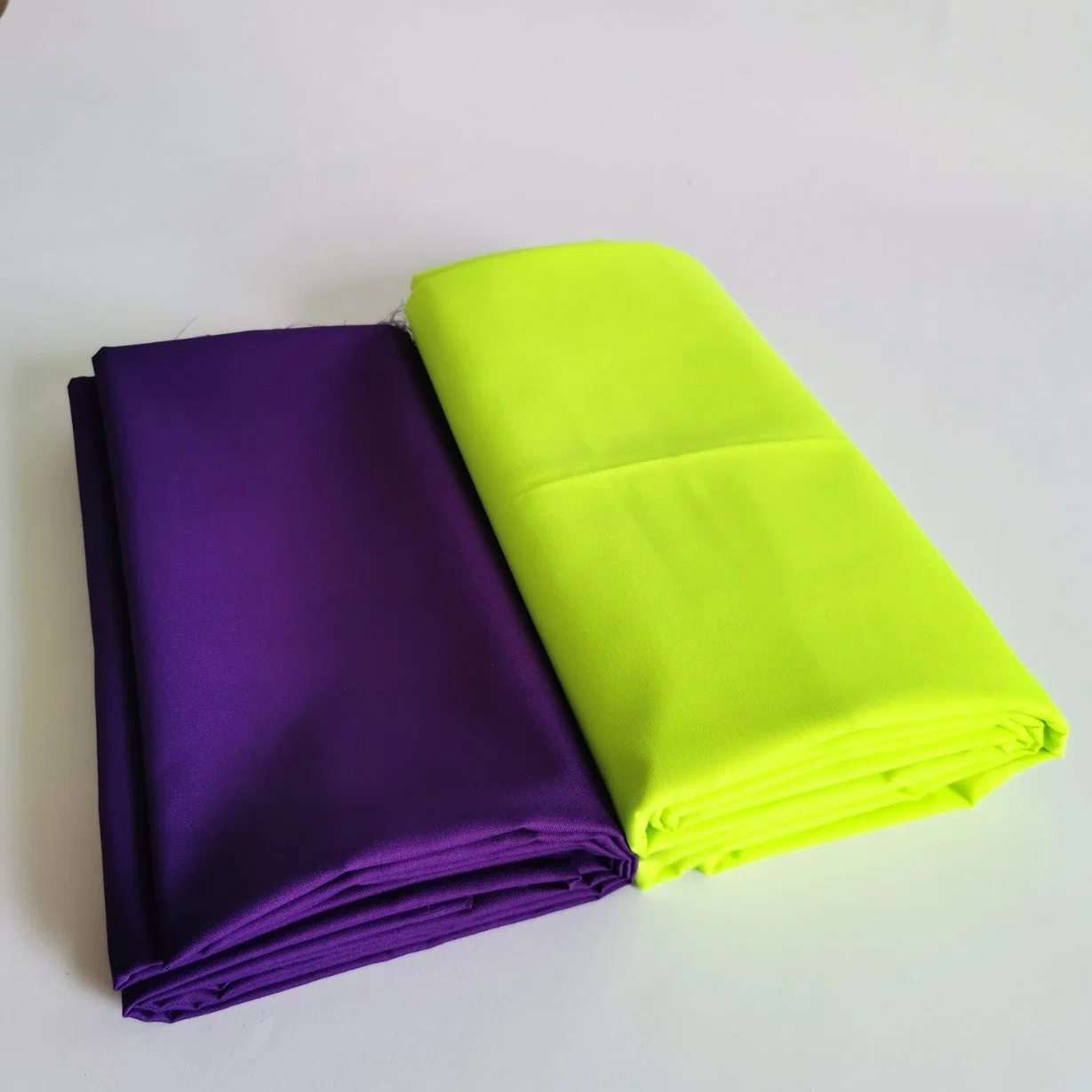 Tr85/15 Polyester/Viscose Blended Woven 2/1twill Very Soft Handfeeling Fluorescence Color Work-Clothes Suit Fabric Wholesale/Supplier Hot Saling