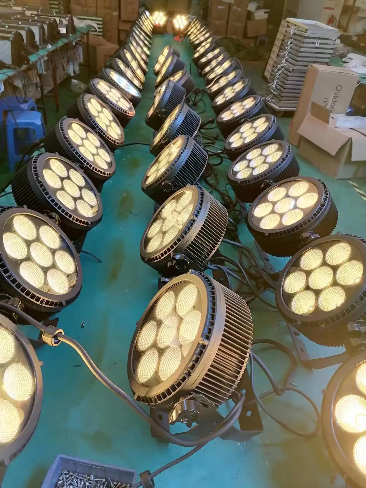 High Brightness 7*25W RGBWA 5in1 Outdoor Waterproof LED PAR Can Light for Party Events