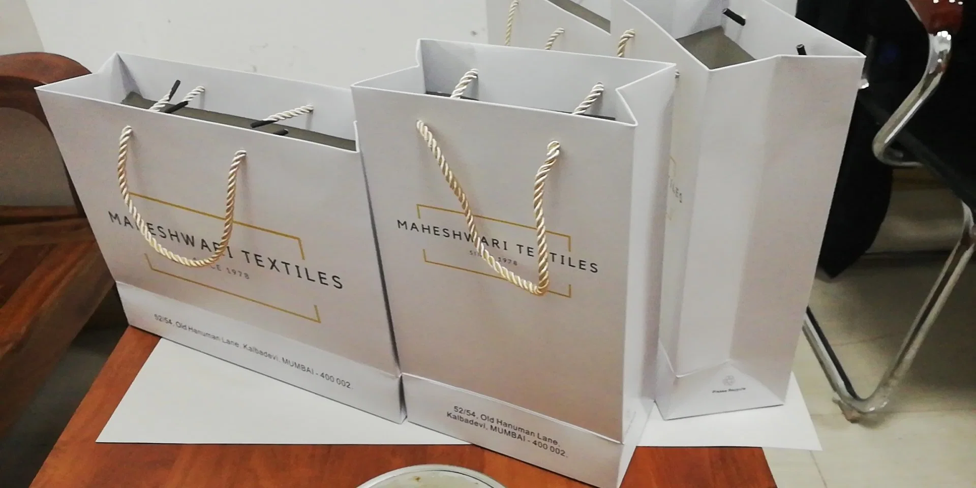 Manufacturers Custom Paper Bags Factory Directly Supply Boutique Shopping Bags Packaging Bag with Ribbon Logo Die Cut