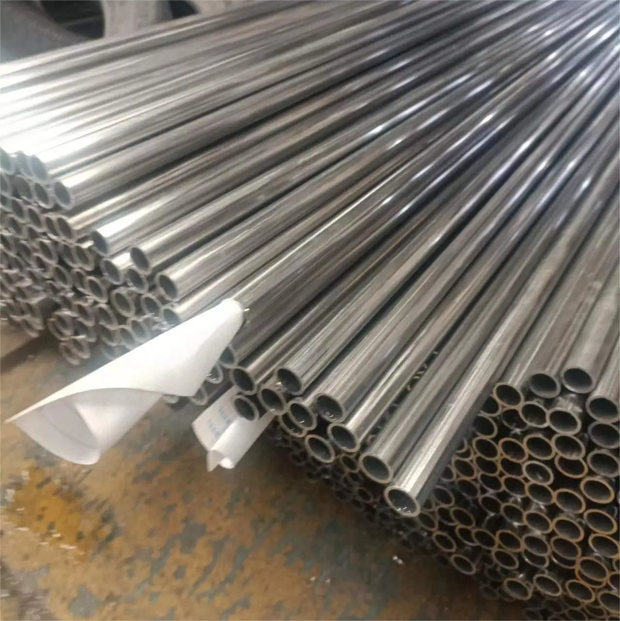 Seamless Ss 304 Pipe, ASTM a-312, Uns S30400 Size: DN25, Sch. 40length= 6 Mtr